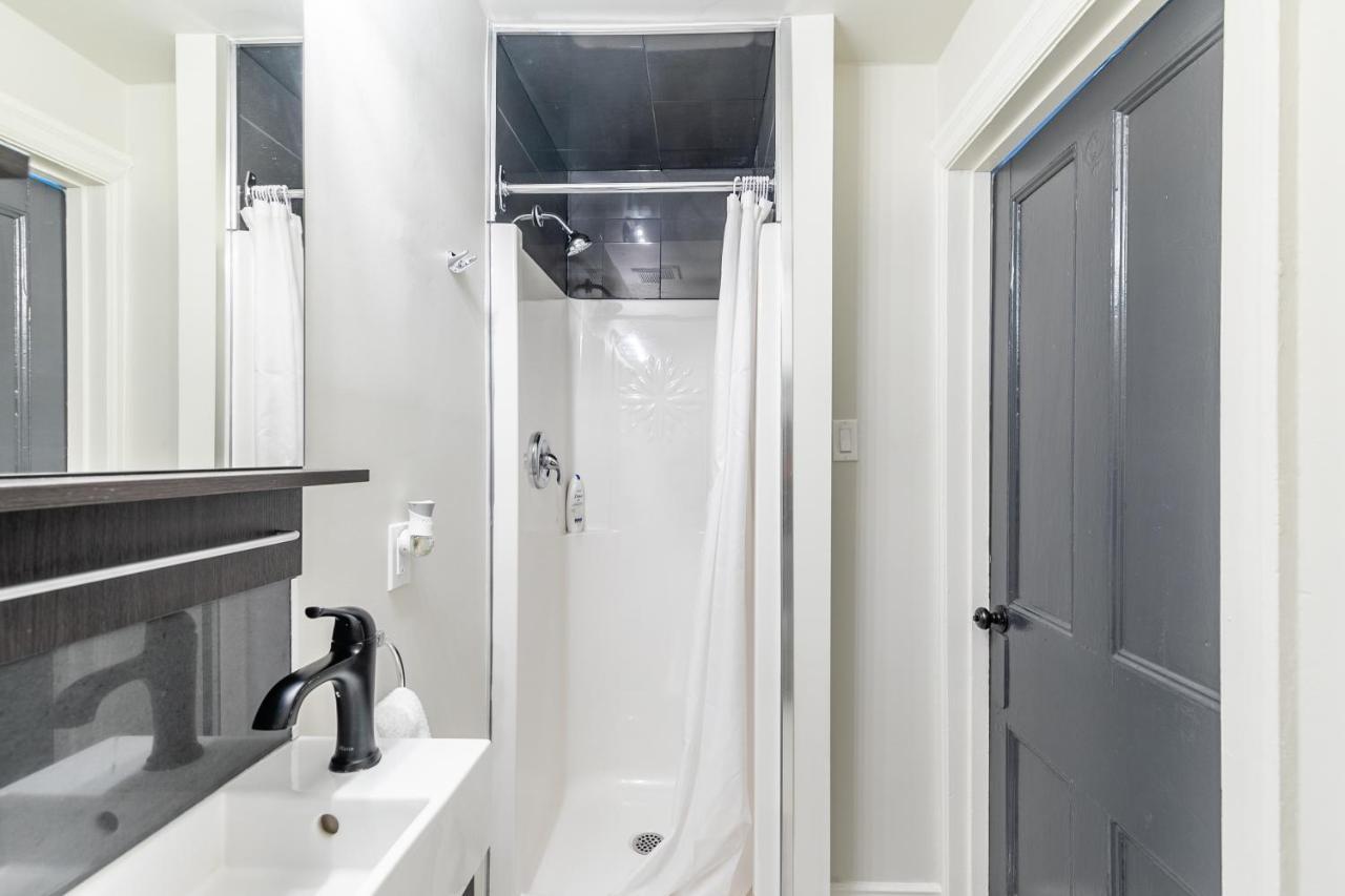 Upscale 1Br - Boutique Apartment - Prime Location Downtown! Хамилтън Екстериор снимка